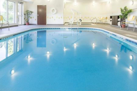 Fairfield Inn & Suites - 18