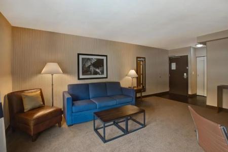 Four Points by Sheraton - 87