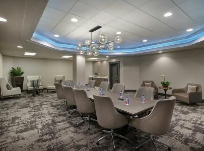 Hilton Indianapolis & Suites - 20