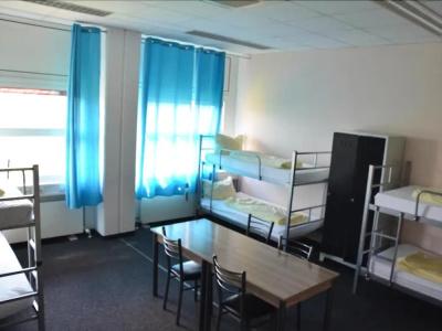 Low Budget Hostel - 5