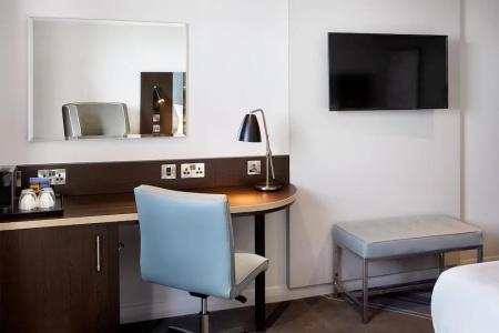 Premier Inn Victoria - 41