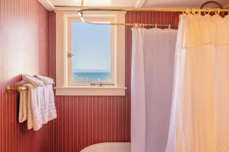 Martine Inn - 39