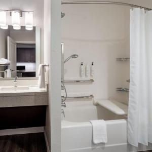 Fairfield Inn & Suites by Marriott - 14