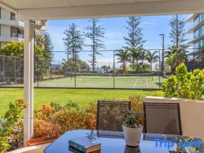 Burleigh Beach Tower - 212