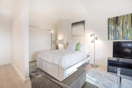Global Luxury Suites Downtown - 27
