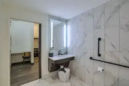 Studio 154 Luxury - 162