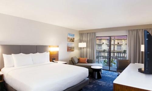 DoubleTree by Hilton - 42