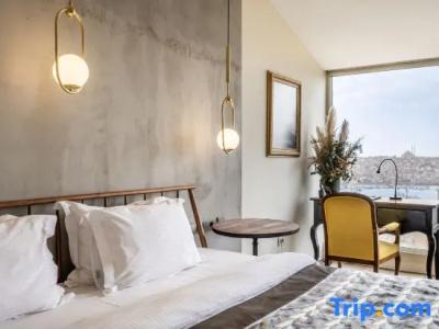 Ansen and Suites - 50