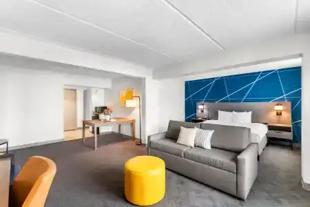 Comfort Suites Austin Airport - 4