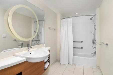 SpringHill Suites by Marriott Downtown/Cameron Harbor - 32