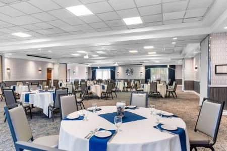 Best Western Plus Abbey Inn - 29