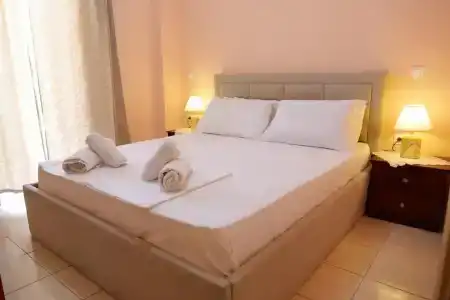 Miracle Saranda - 12