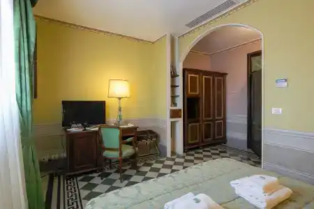 I Portici Boutique - 18