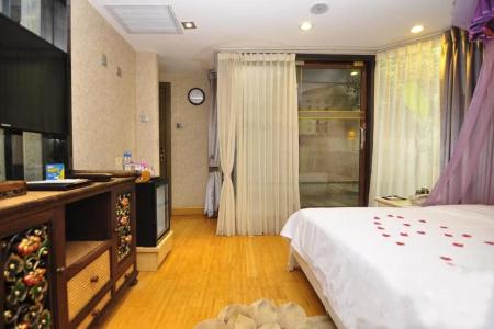 Kunming Shengshi Qianhe - 4