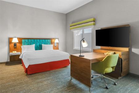 Hampton Inn & Suites West - 55