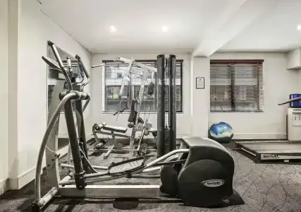 ibis World Square - 15