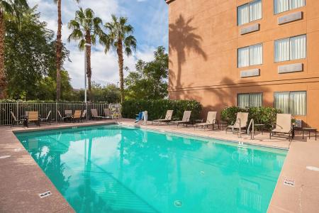 Red Roof Inn Plus + Phoenix West - 14