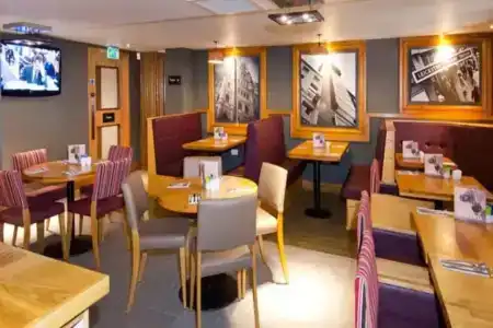 Premier Inn Leicester Square - 4