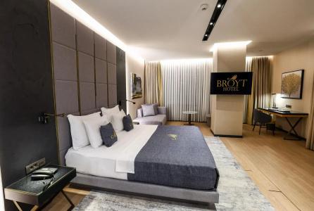 Broyt Suites - 2