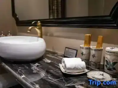 My Gallery Boutique & Spa - 36