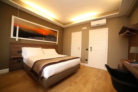 7th Floor Suite - 4