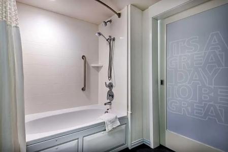 Hampton Inn - Suites-Civic Center - 56