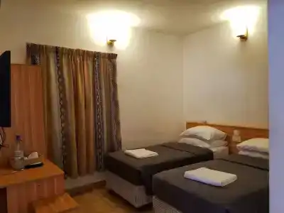 NOMADIC INN - 2