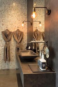 Manzo's Suites - 18