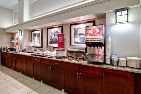 Hampton Inn & Suites by Hilton-Airport - 31