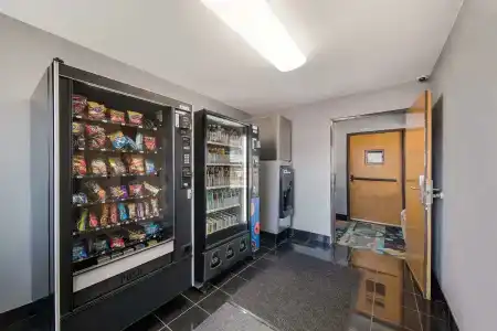 SureStay Plus by Best Western - 11