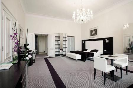 Old Town Square Residence by Emblem - 71