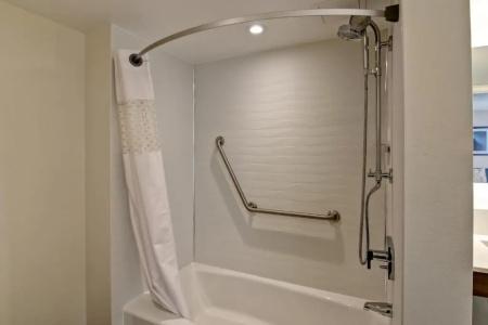 Hampton Inn & Suites by Hilton-Airport - 36