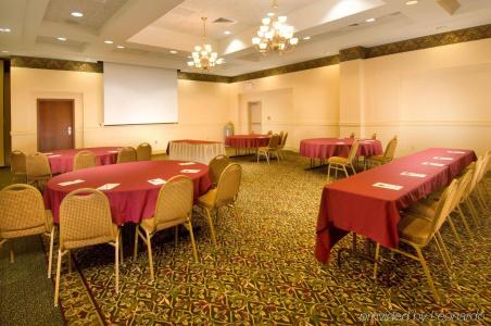 Drury Inn & Suites - 9