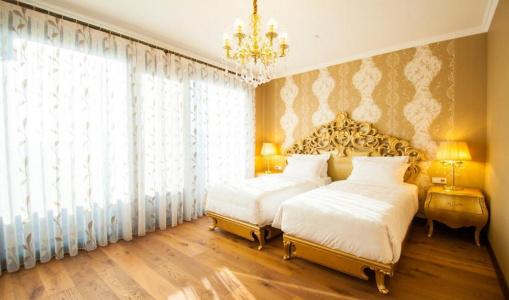 Royal Residence - 50