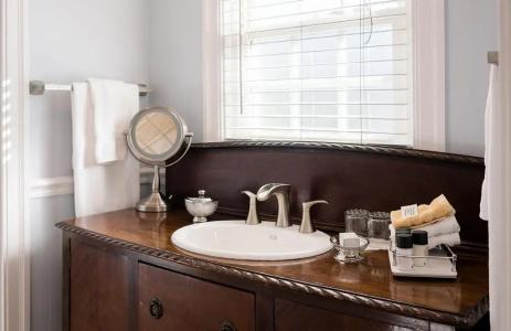 1801 First Luxury Inn - 6