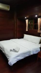 Ruean Mai Chai Khlong - 72