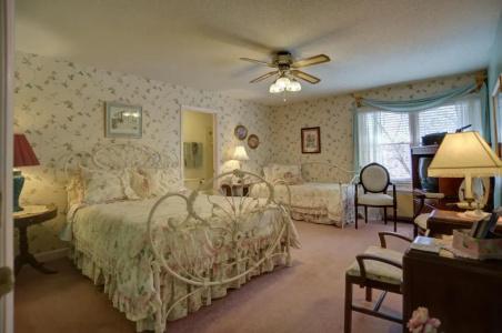 Blue Mountain Mist Country Inn - 100