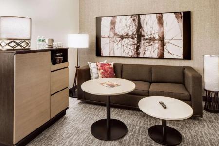 DoubleTree by Hilton & Suites - 26