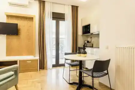 Nicholas Point and Rooms - 100