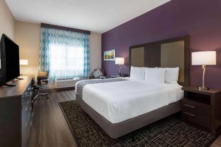 La Quinta by Wyndham Airport - 57