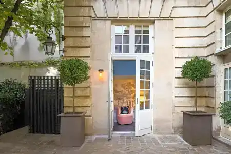 Le Pavillon de la Reine & Spa - Small Luxurys of the World - 169