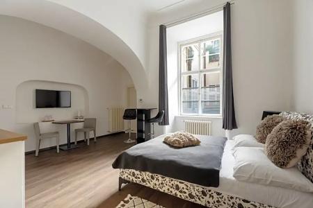 Old Town Square Residence by Emblem - 89