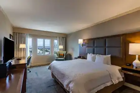 Hampton Inn Savannah Historic District - 6