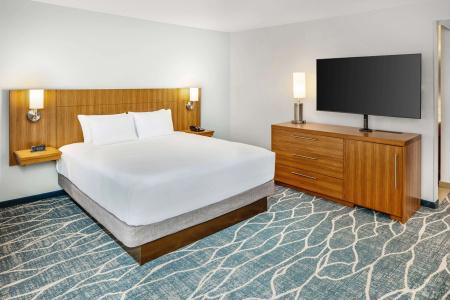 Hyatt Place Waikiki Beach - 6