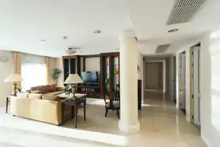 Thomson Residence - 216
