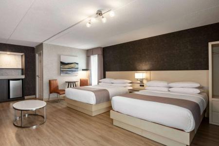 Days Inn by Wyndham Toronto West - 1