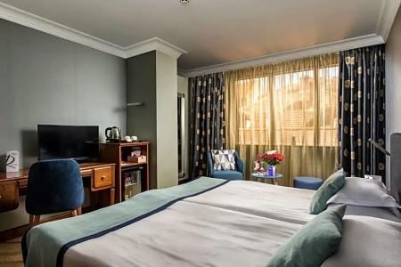 Rosslyn Thracia Sofia - 40