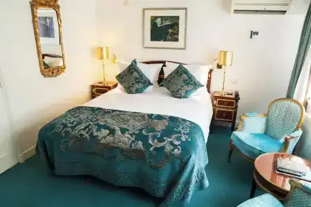 Ambassade - 109