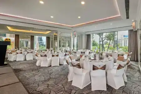 Renaissance Riverside Saigon - 37