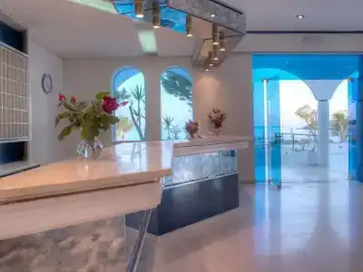 Larisa Boutique - 12